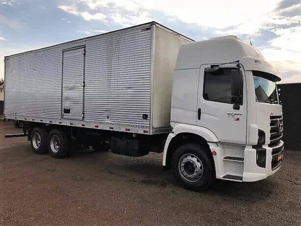 Caminhão Truck Baú